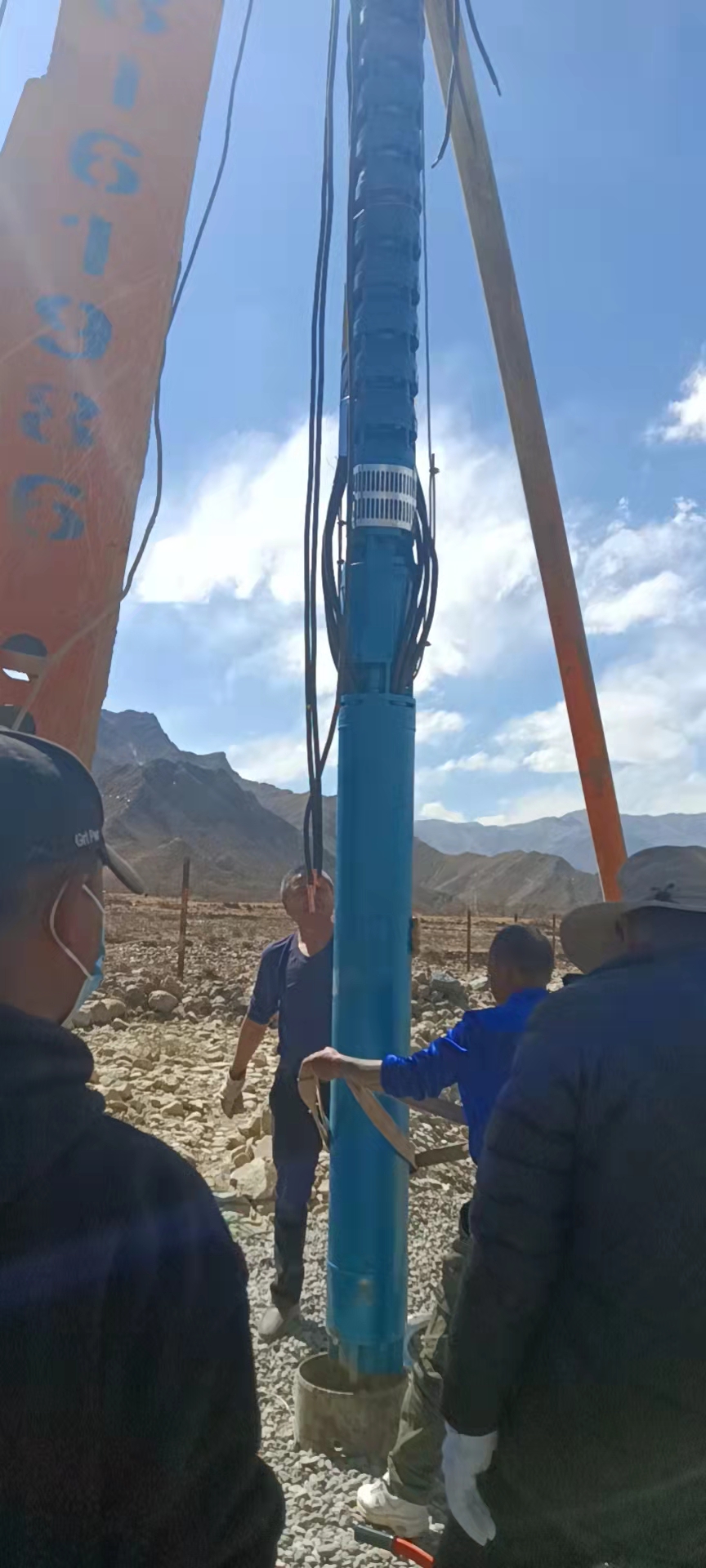 250QJ高扬程深井泵西藏拉萨4000米海拔下井进行时~第1张-潜水电机-潜水电泵-高压潜水电机-天津潜成泵业